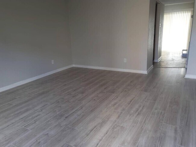 Building Photo - 8100 Creekbend Dr