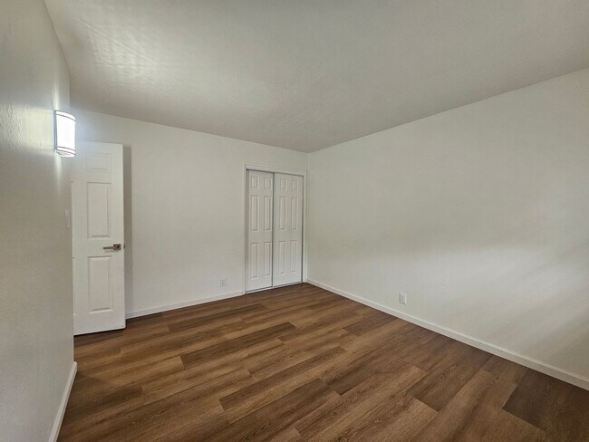 Building Photo - 967 Kern St
