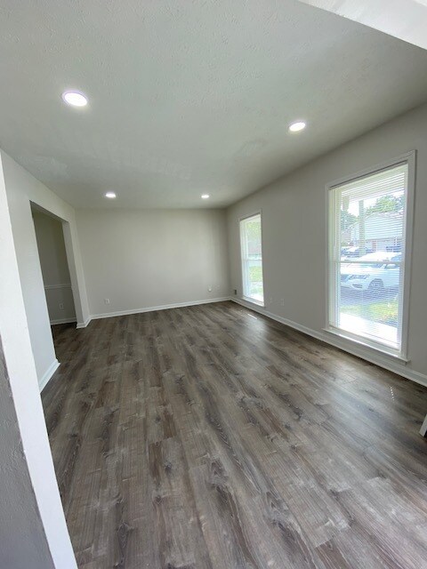 Building Photo - 3914 Baymeadow Dr