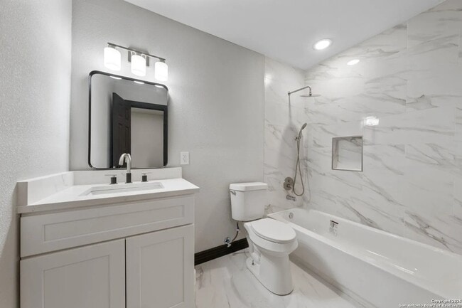 Building Photo - 2643 W Gramercy Pl