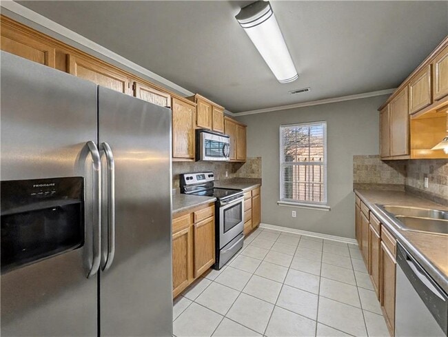 Building Photo - 3803 SW Carriageway Ave