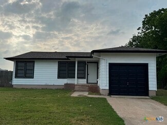 Building Photo - 1109 Estelle Ave