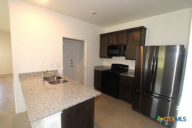 Building Photo - 102 Lost Trl