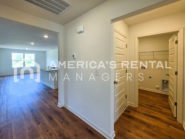Building Photo - 609 Aberdeen Trce