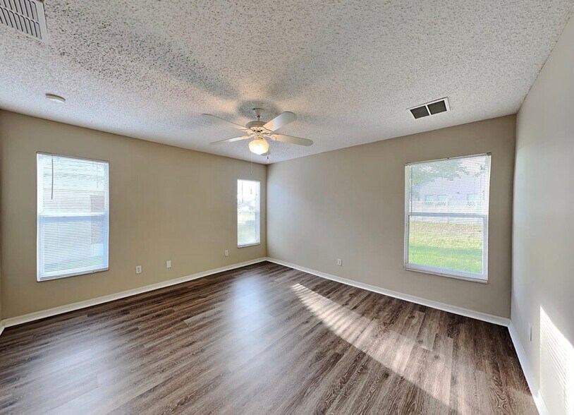 Building Photo - 269 Delancey Dr