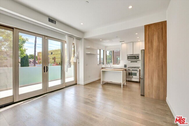 Building Photo - 1249 N Formosa Ave