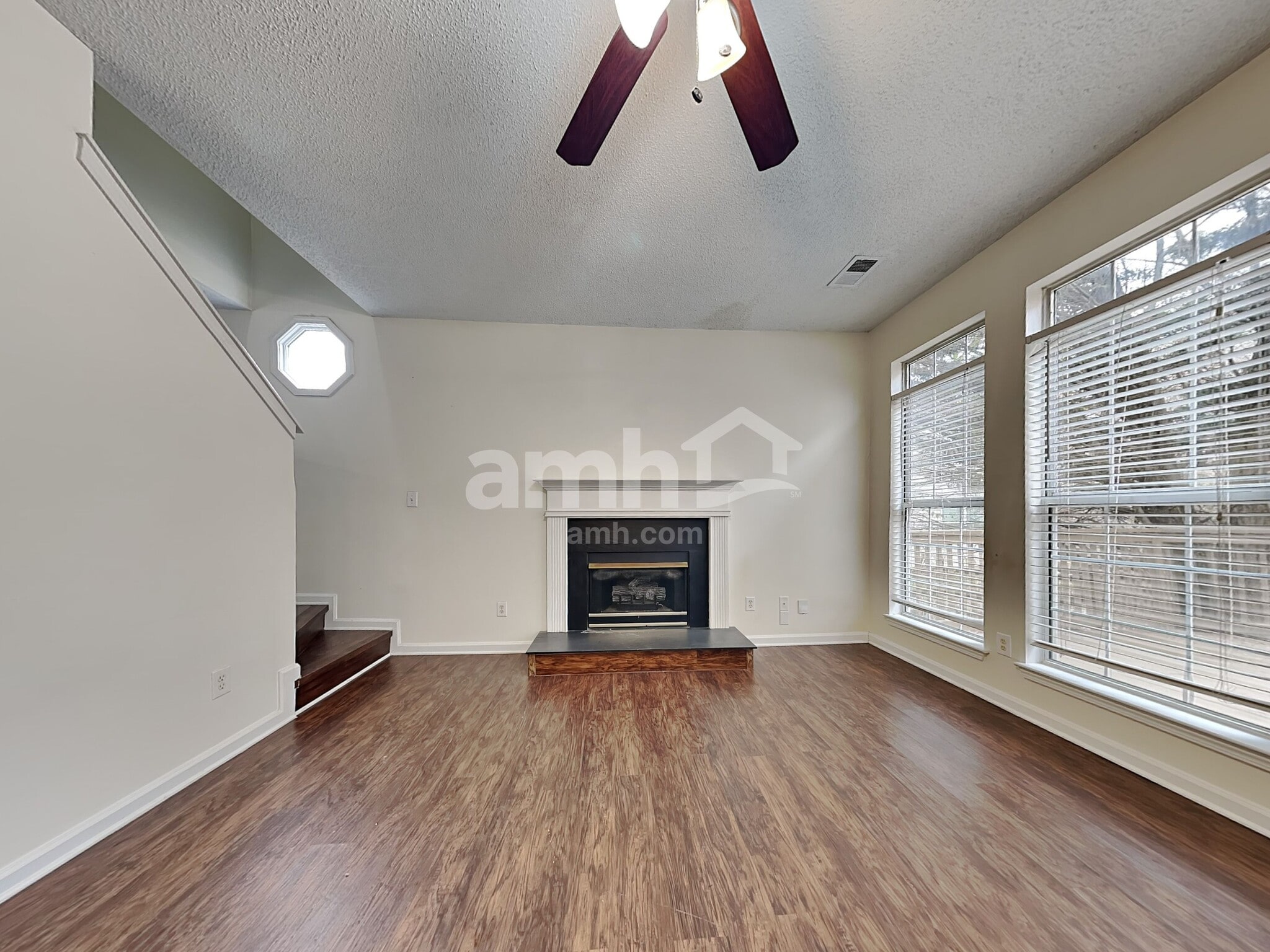 Building Photo - 1617 Oak Knoll Ln