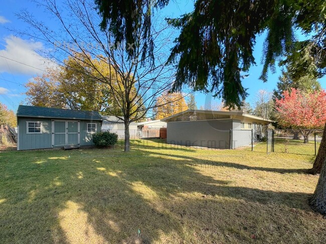 Building Photo - Clean & Quiet Northside Home