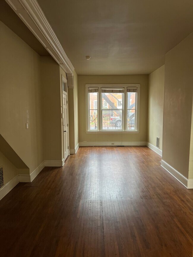 Building Photo - 506 W Chestnut St