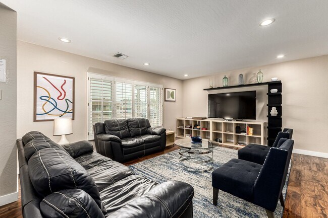 Building Photo - STUNNING 4 bed/2 bath Scottsdale Home- FURHISHED or UnFURNISHED