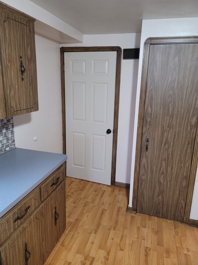 Building Photo - 4997 E 110th St