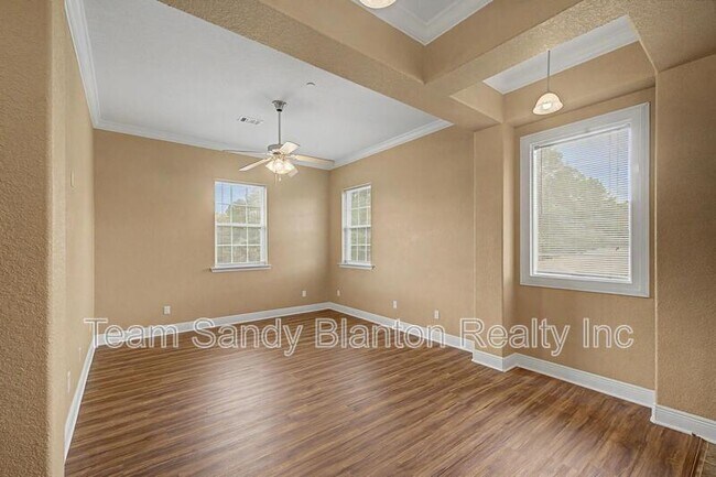 Building Photo - 542 S 72nd Ave