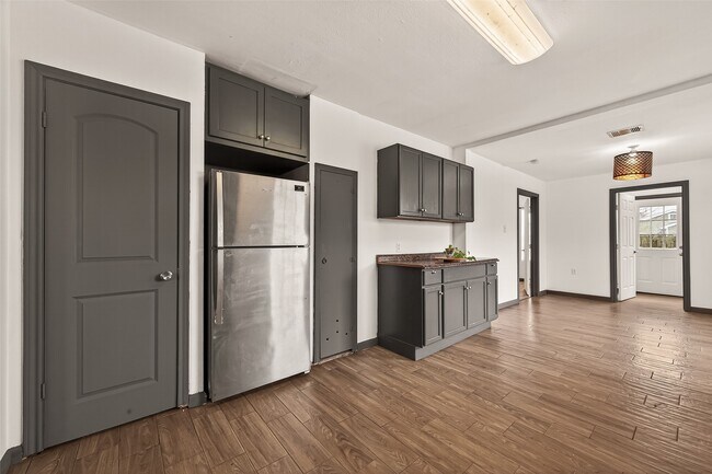 Building Photo - 1110 11th St