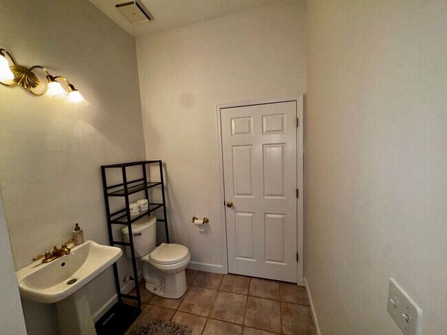 Building Photo - 3 Bedroom 2.5 Bath Cinnamon Bay Home with ...