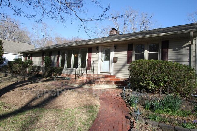 Building Photo - 327 N Park Dr