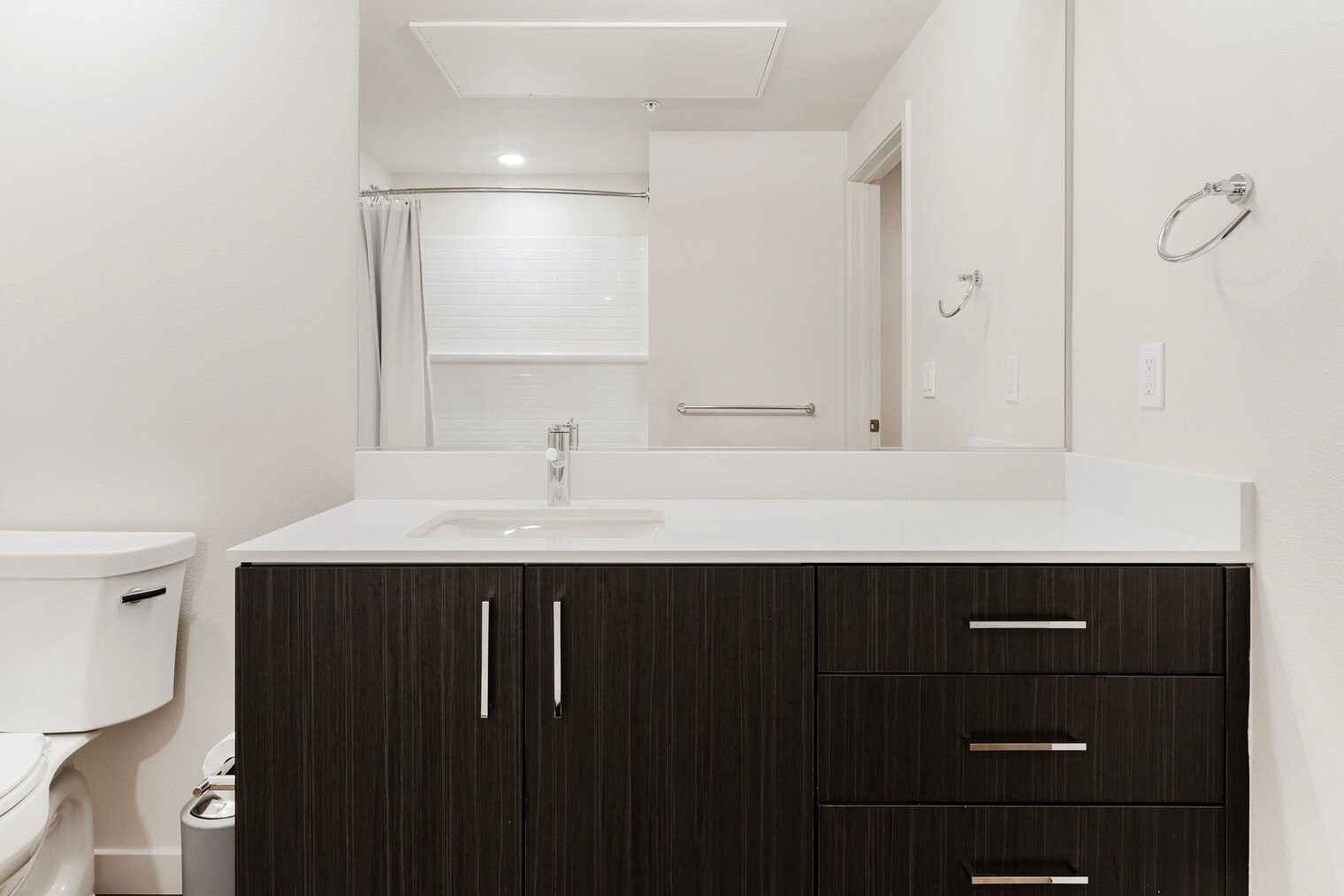 Building Photo - 2333 Calle Del Mundo