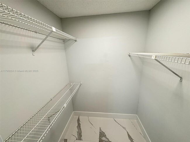 Building Photo - 6956 SW 40th Ct