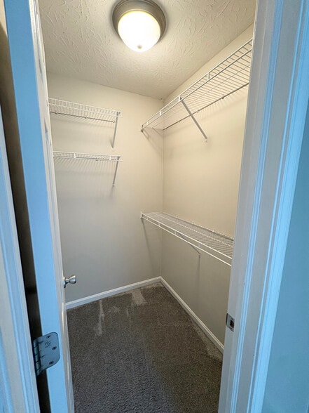 Building Photo - 10264 Knob Hill Dr