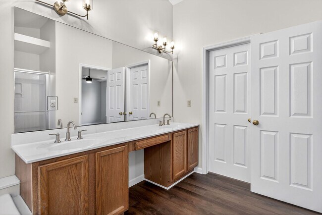 Building Photo - NEWLY RENOVATED HOME