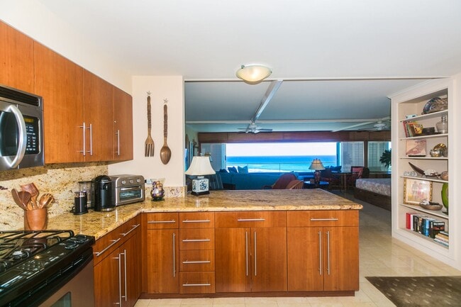 Building Photo - Breathtaking Ocean and Mountain View One Bedroom