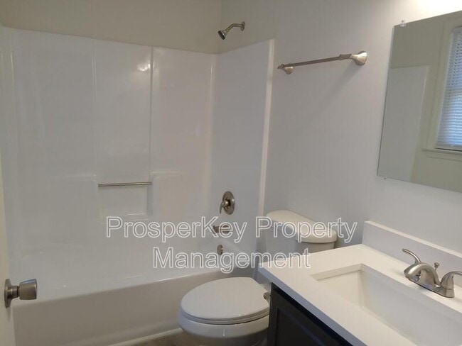 Building Photo - 1100 43rd Ct