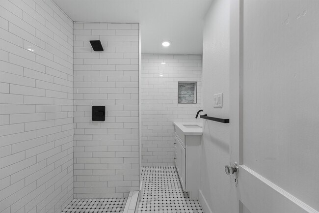 Building Photo - 1811 20th St
