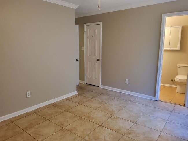 Building Photo - 4582 Summer Creek N