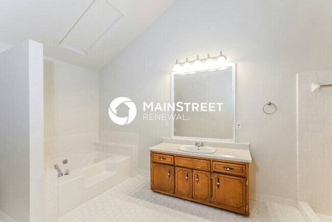 Building Photo - 5 Bedroom Pet-Friendly Home in JONESBORO, GA with Main Street Renewal
