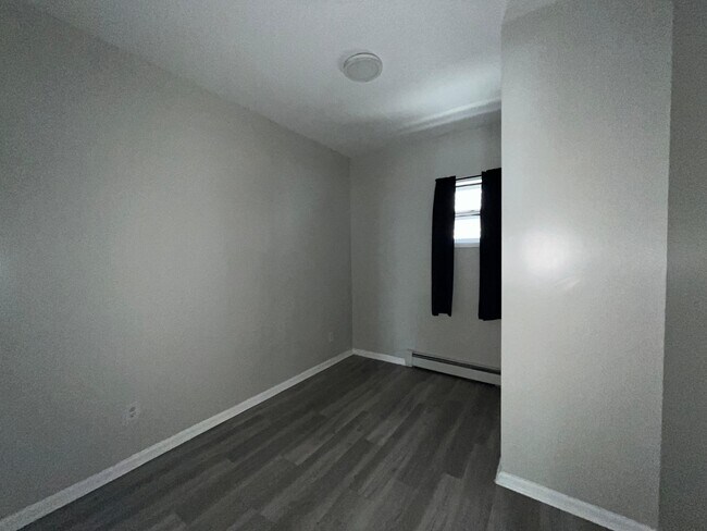 Building Photo - 218 Bowers St