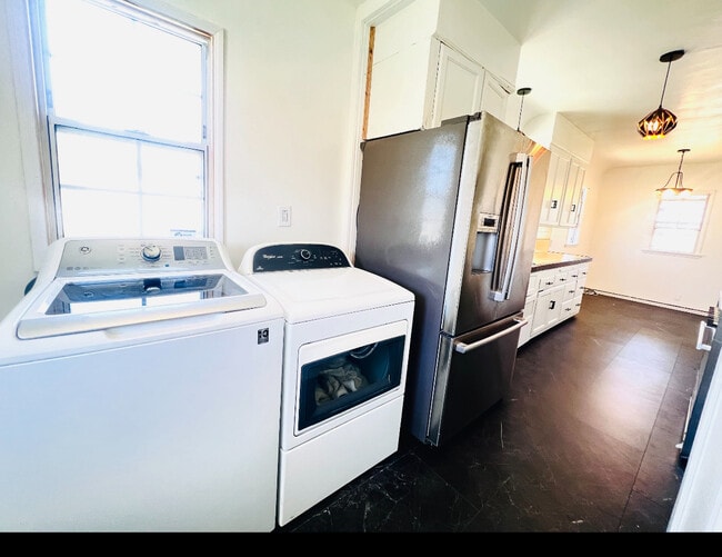 Building Photo - 9101 La Salle Ave