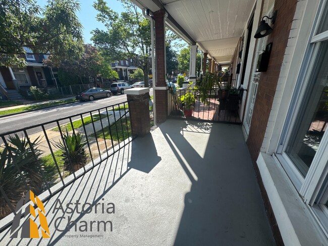 Building Photo - Comfortable 3-Bedroom with Hardwood Floors...