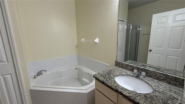 Building Photo - 16644 Rolling Green Dr