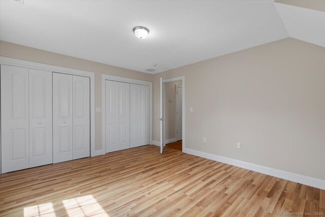 Building Photo - 400 Burr St
