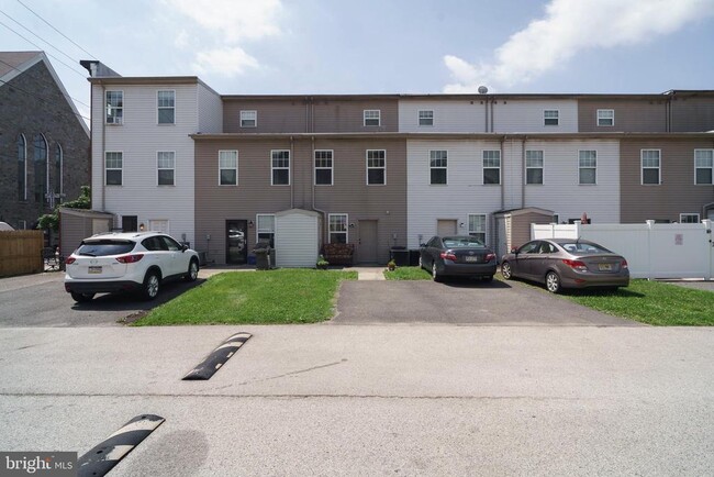 Building Photo - 1205 Clymer St