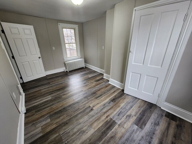 Building Photo - 440 E Queen St