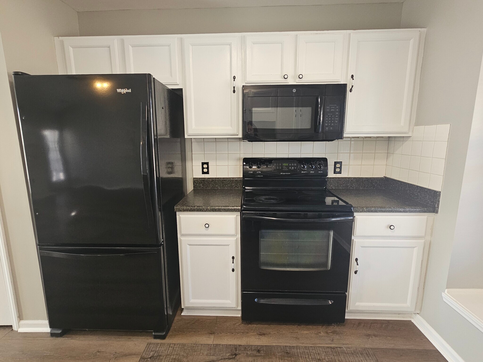 Building Photo - 210 Hepworth Way