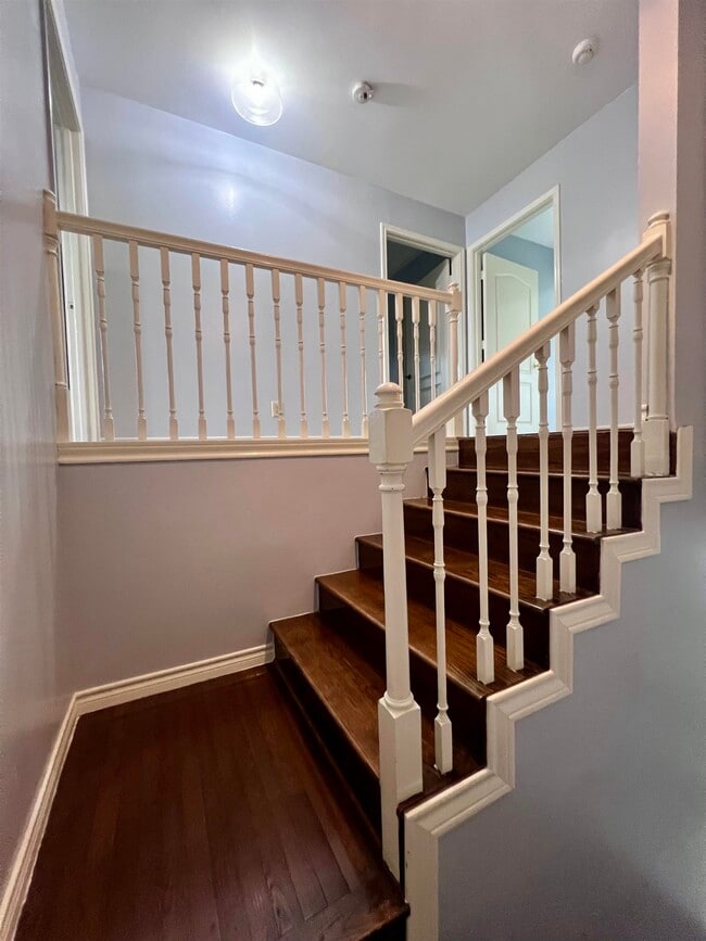Building Photo - 207 Martingale