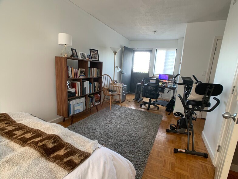 Building Photo - 147 Kelton St