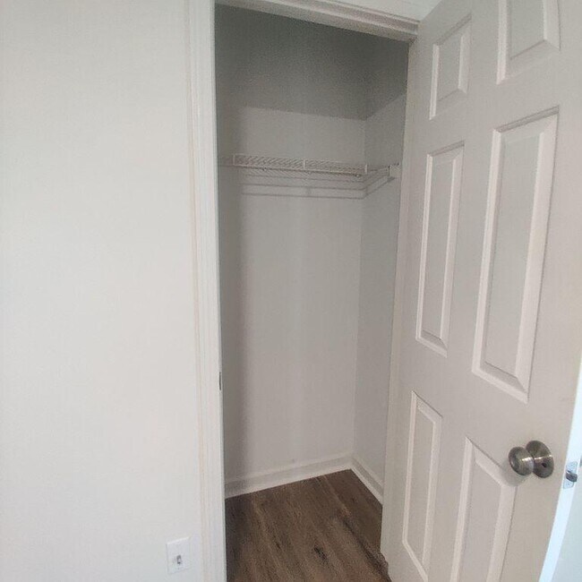 Building Photo - 7743 Meadow Vale Dr