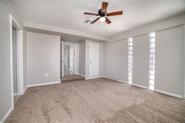 Building Photo - 2825 Kings Way