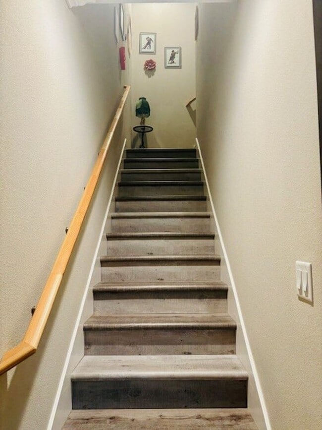 Building Photo - *MOVE IN SPECIAL ~ $500 OFF FIRST MONTHS R...