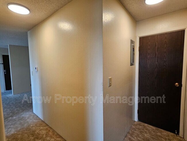 Building Photo - 1300 E H St