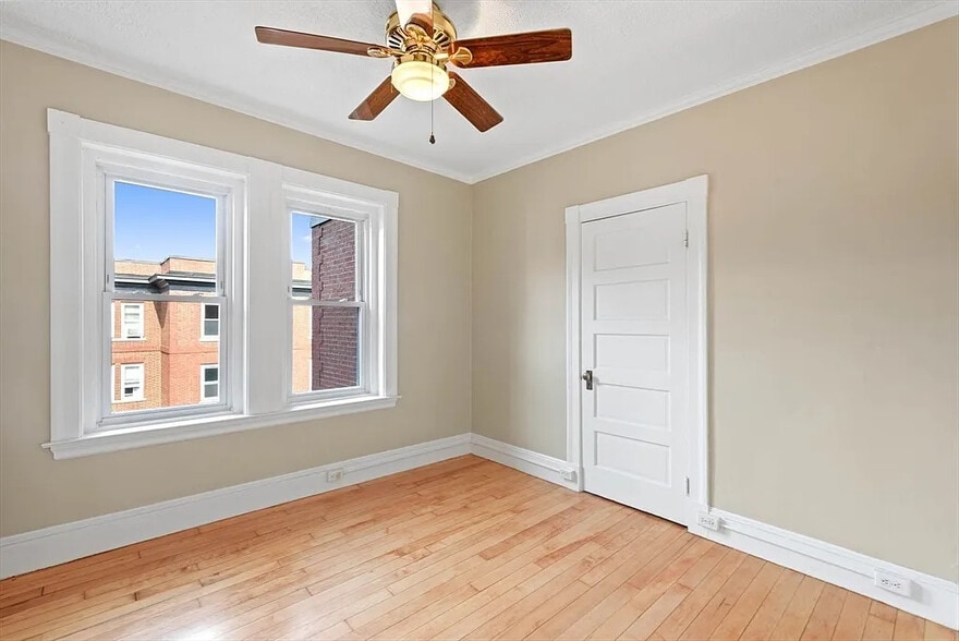 Building Photo - 15 Lynde St