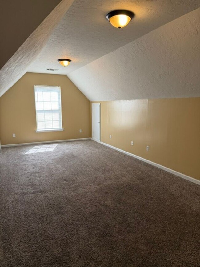 Building Photo - 1832 Heathers Way