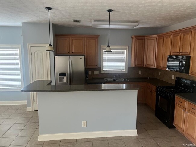 Building Photo - 730 Kingsley Dr