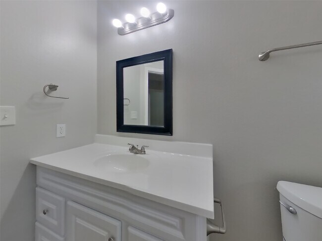 Building Photo - 3142 Boynton Dr