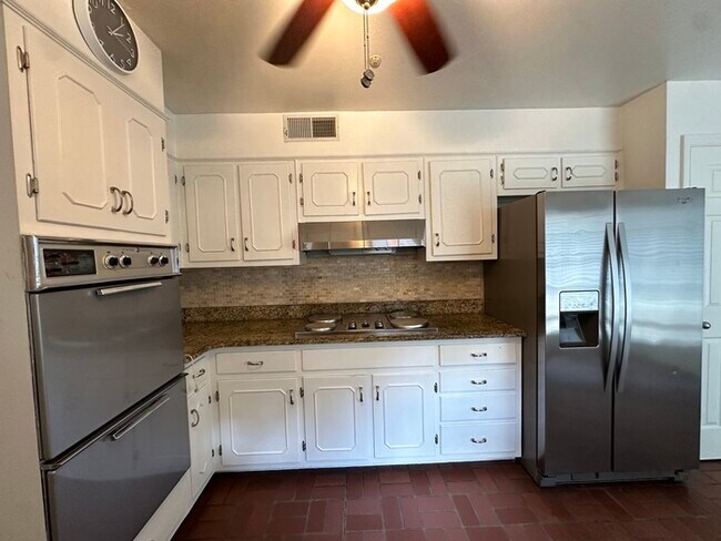 Building Photo - 5901 Brierdale Ave