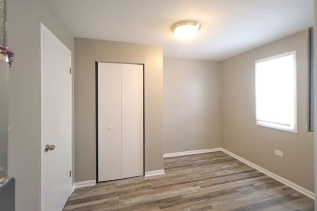 Building Photo - Charming Studio with Modern Updates
