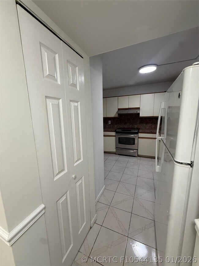 Building Photo - 2075 Coral Ridge Dr