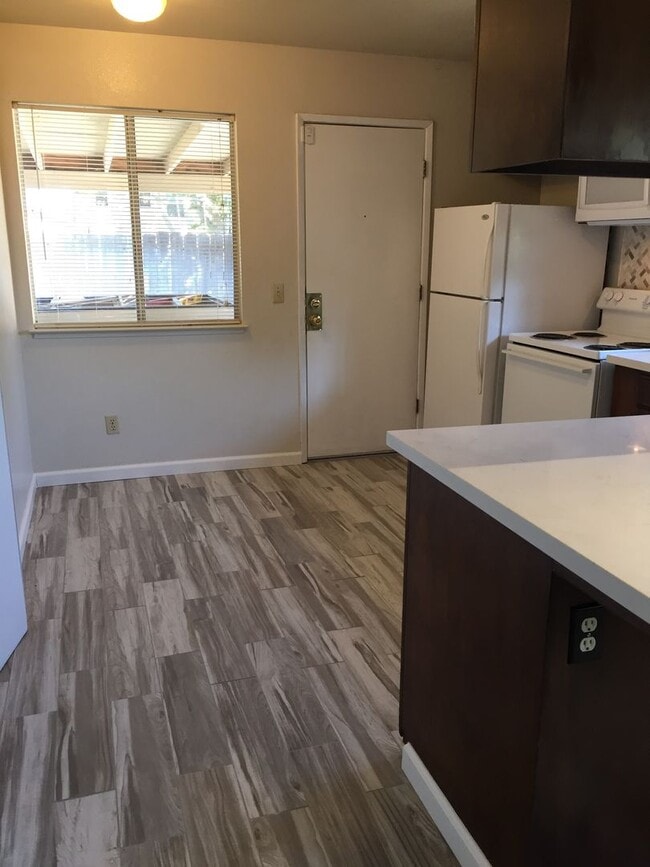 Building Photo - 407/409E. Alexander